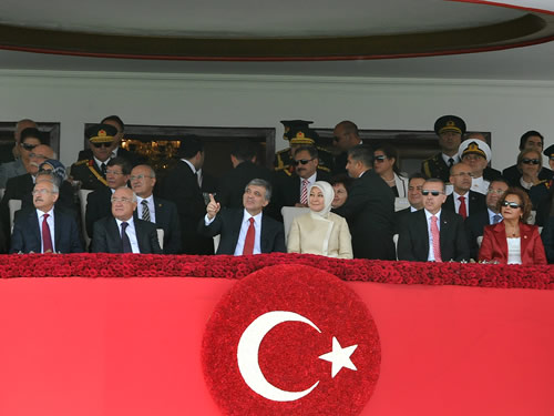 Cumhurbaşkanı Gül, Atatürk Kültür Merkezi’nde Geçit Törenini İzledi 